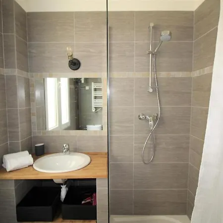 Renting - Notre Dame - Cosy Loft Perfect View On The Roofs Apartment